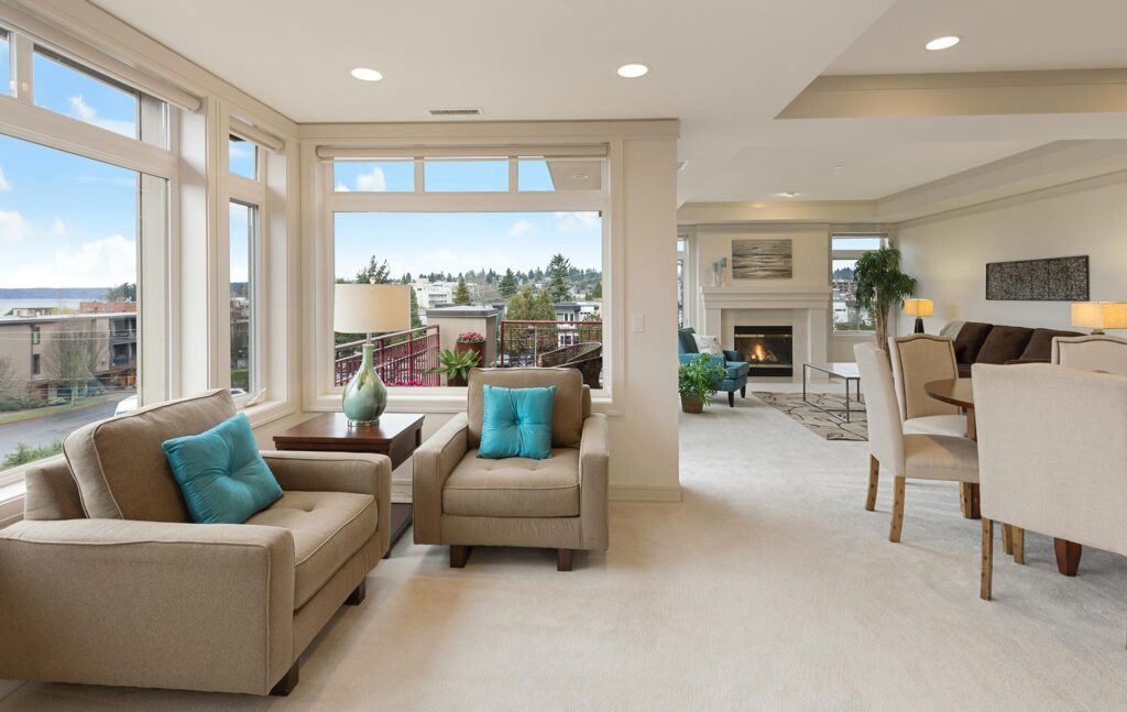 Sala y comedor moderno con muebles elegantes