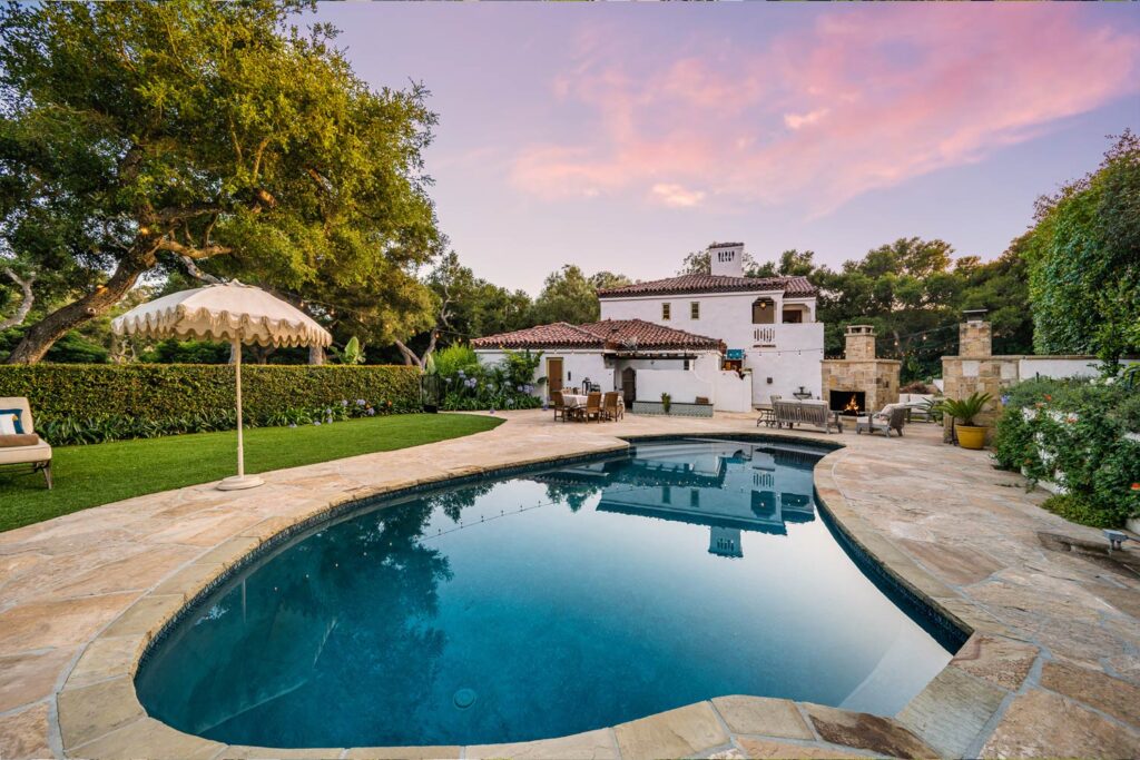 Casa grande en Maryland con alberca y jardin al atardecer